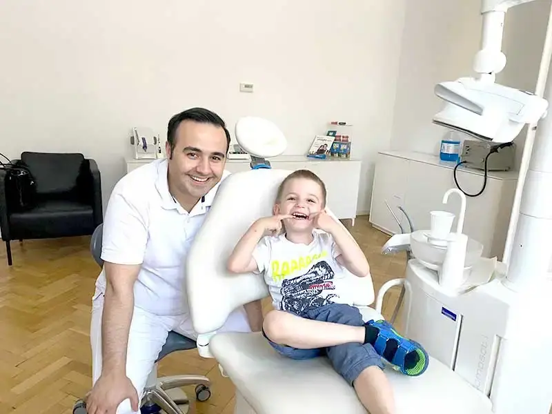 Kinderzahnheilkunde Wien – einfühlsame Kinderbehandlung bei Dentalaesthetics